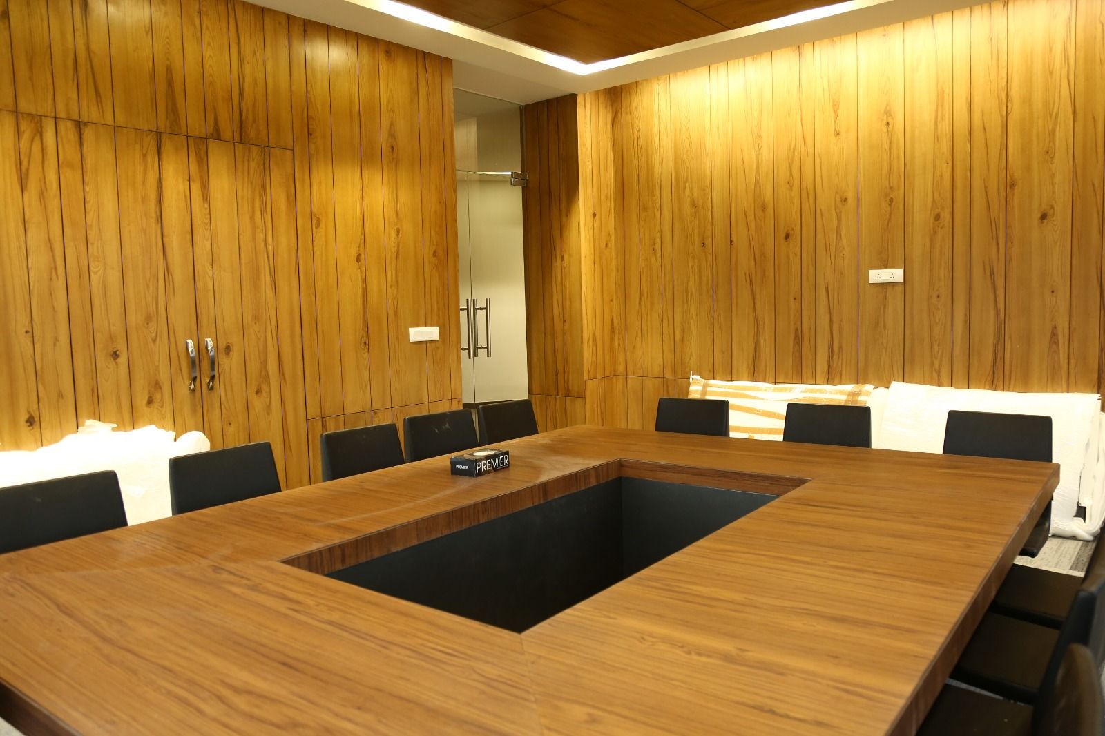Sales Experience Center Cum Offic-3